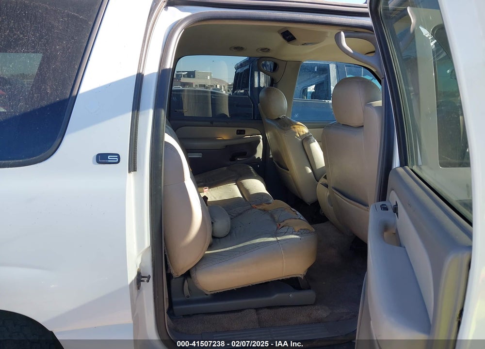 2000 CHEVROLET SUBURBAN 1500 LS VIN: 3GNFK16T0YG102926