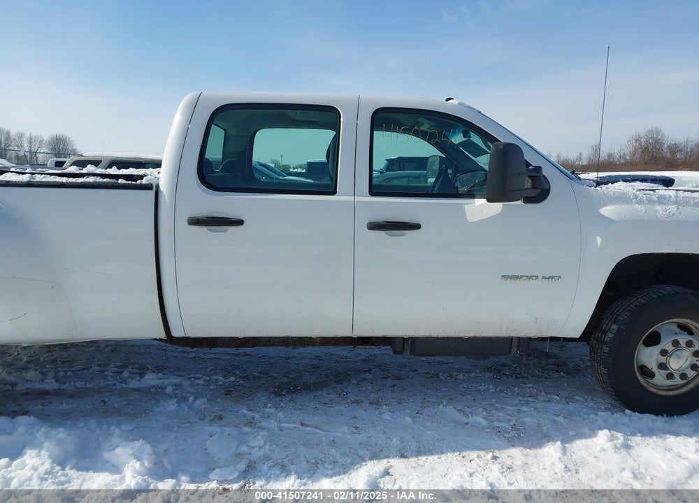 2011 CHEVROLET SILVERADO 3500HD WORK TRUCK VIN: 1GC4KZC81BF217302