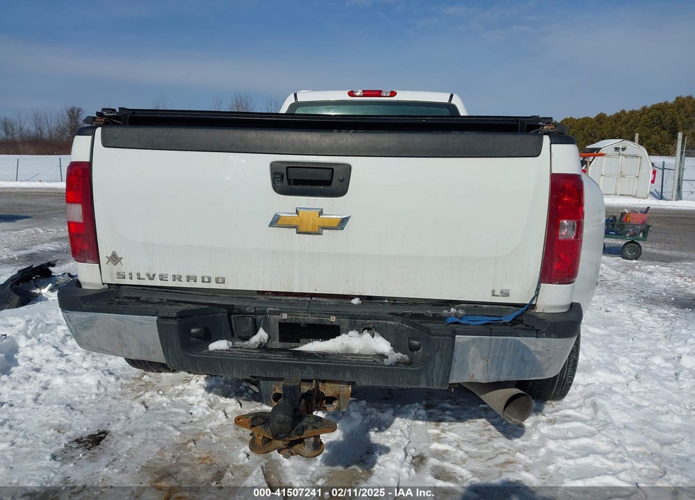2011 CHEVROLET SILVERADO 3500HD WORK TRUCK VIN: 1GC4KZC81BF217302