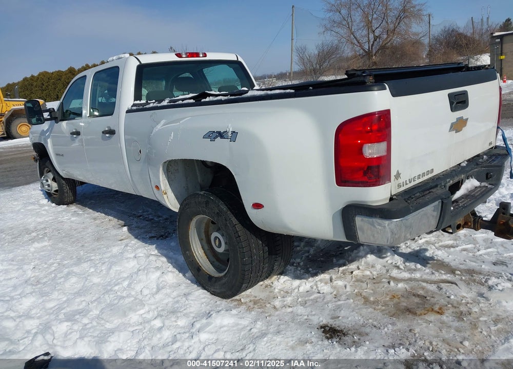 2011 CHEVROLET SILVERADO 3500HD WORK TRUCK VIN: 1GC4KZC81BF217302