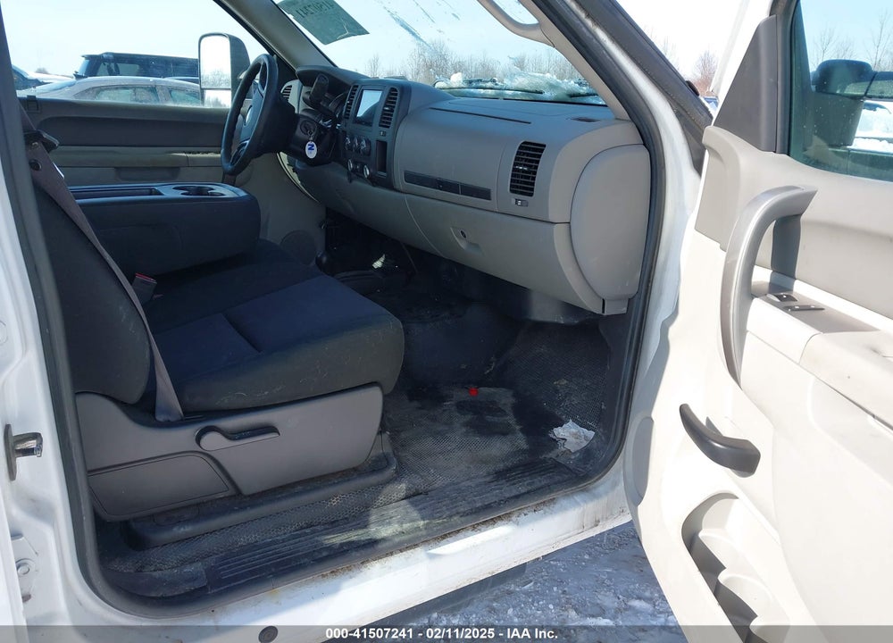 2011 CHEVROLET SILVERADO 3500HD WORK TRUCK VIN: 1GC4KZC81BF217302