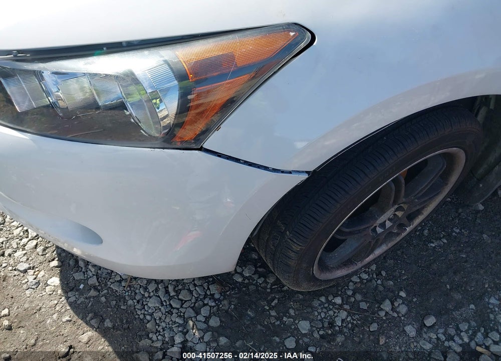 2008 HONDA ACCORD VIN: 1HGCP26428A034477