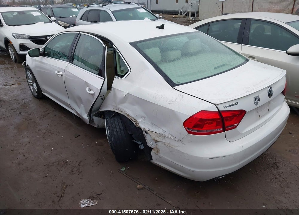 2014 VOLKSWAGEN PASSAT 2.0L TDI SE VIN: 1VWBN7A33EC065651