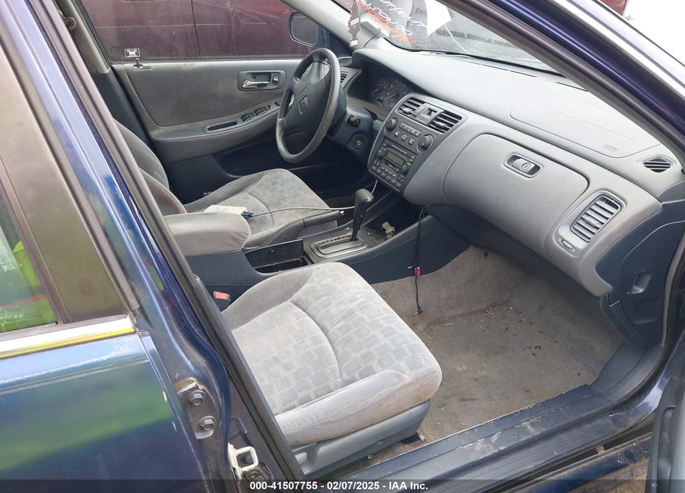 2001 HONDA ACCORD 2.3 EX VIN: 1HGCG66851A006026