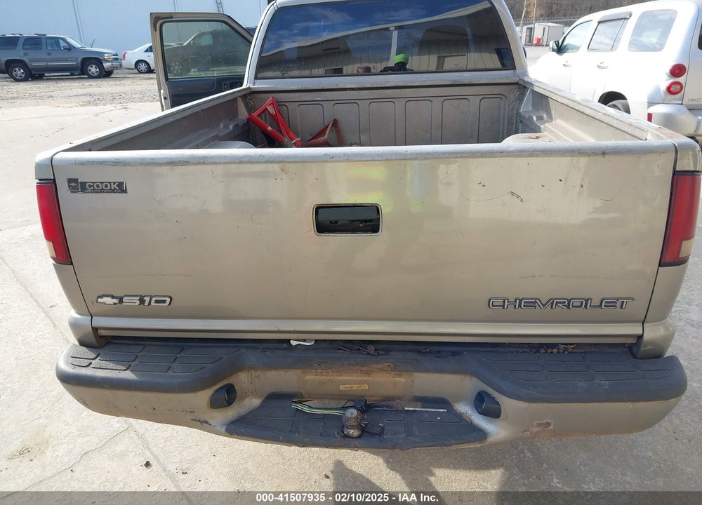 2001 CHEVROLET S-10 LS VIN: 1GCCS19W318110029