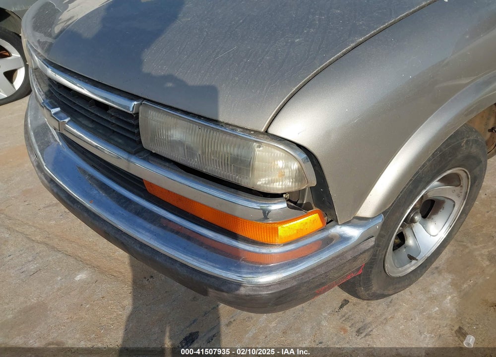 2001 CHEVROLET S-10 LS VIN: 1GCCS19W318110029