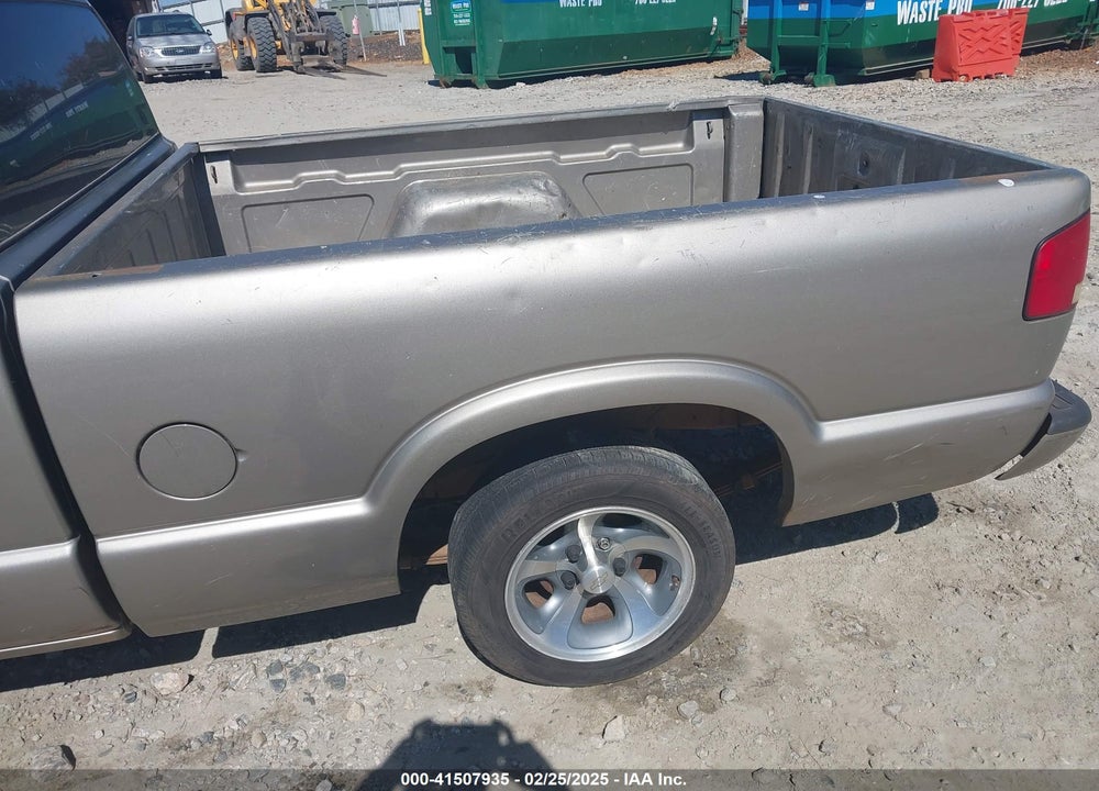 2001 CHEVROLET S-10 LS VIN: 1GCCS19W318110029
