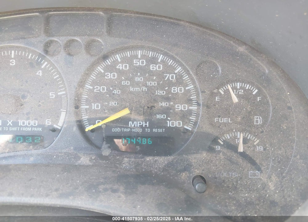 2001 CHEVROLET S-10 LS VIN: 1GCCS19W318110029