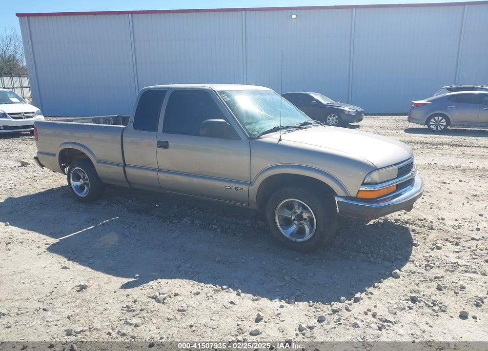 2001 CHEVROLET S-10 LS VIN: 1GCCS19W318110029