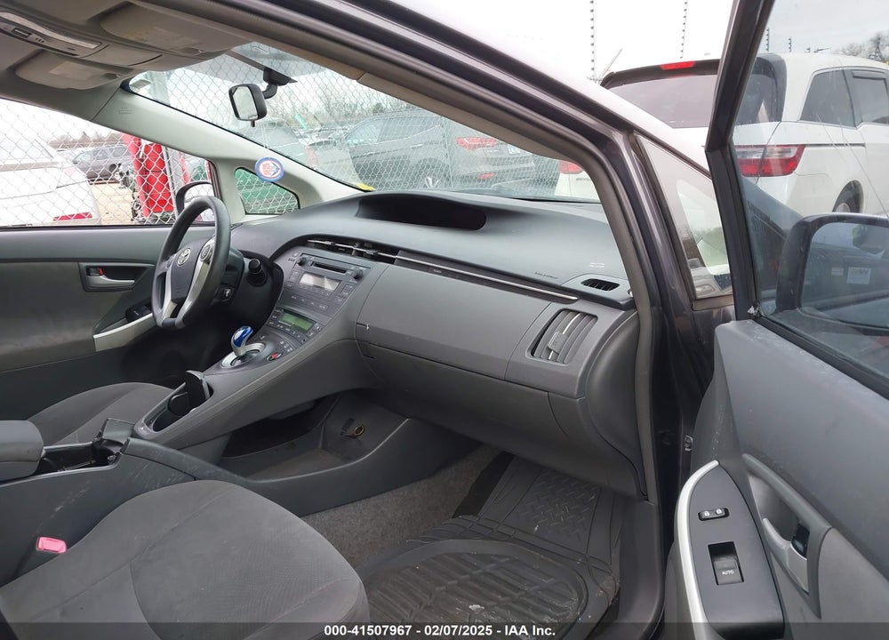 2011 TOYOTA PRIUS TWO VIN: JTDKN3DUXB1368613