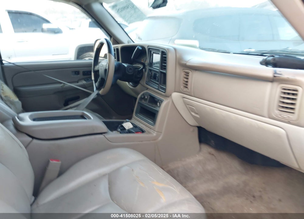 2005 CHEVROLET SUBURBAN 1500 LT VIN: 3GNEC16Z85G157682