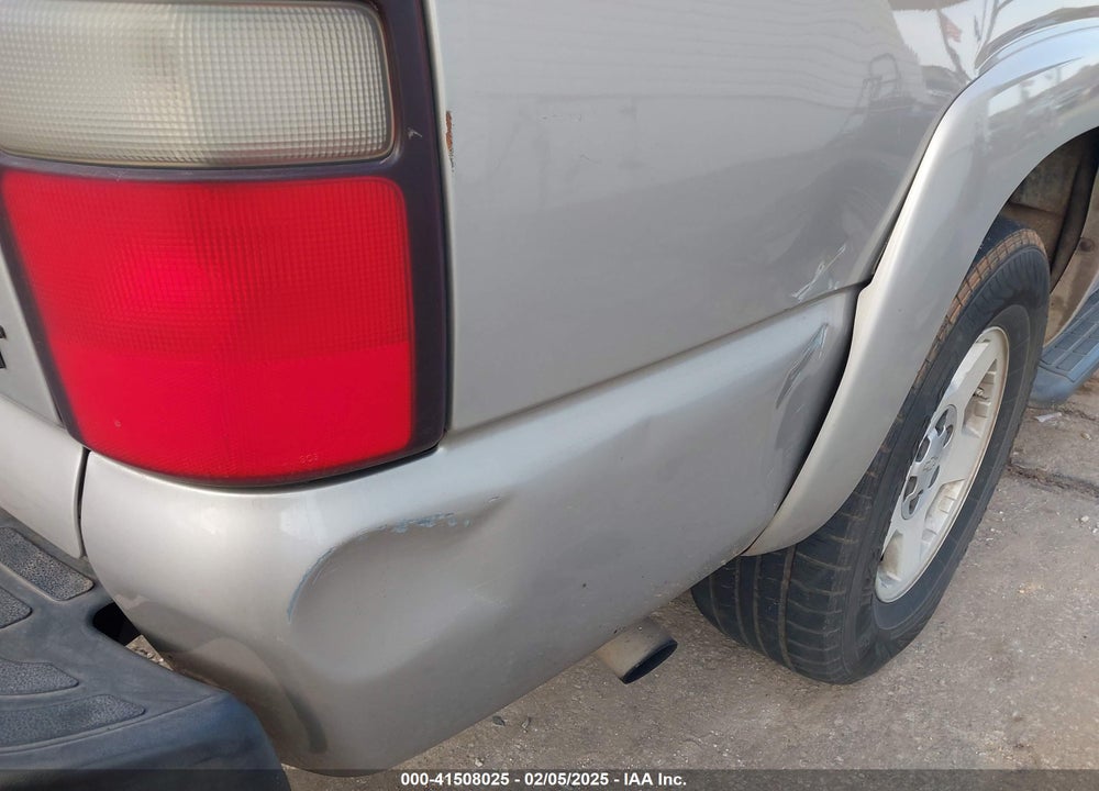 2005 CHEVROLET SUBURBAN 1500 LT VIN: 3GNEC16Z85G157682