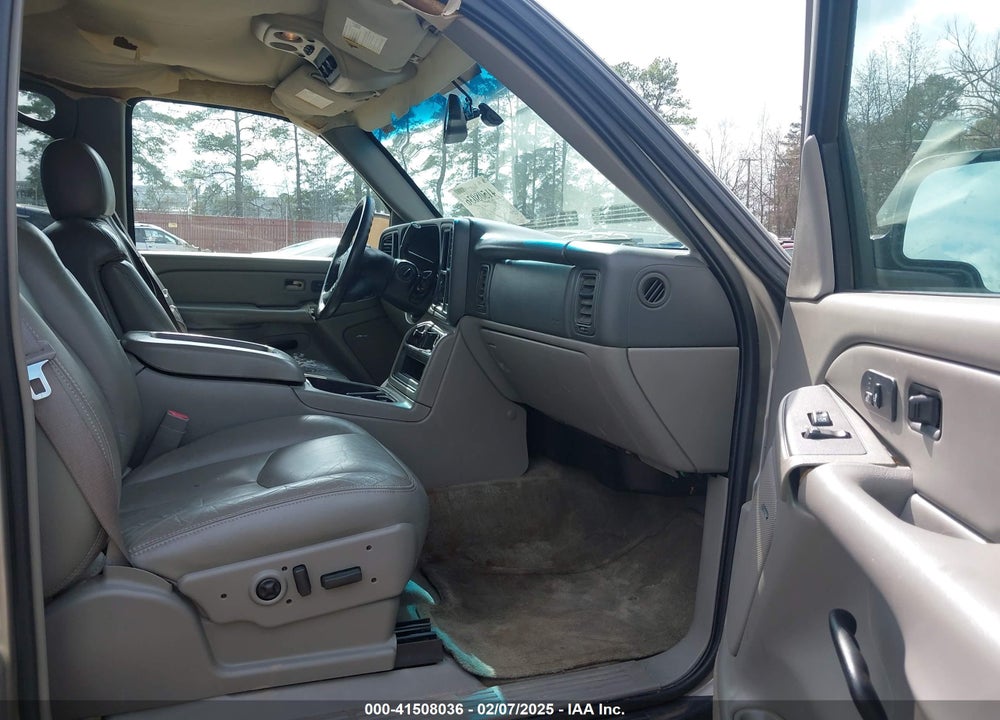 2004 CHEVROLET TAHOE LT VIN: 1GNEC13Z14R152424