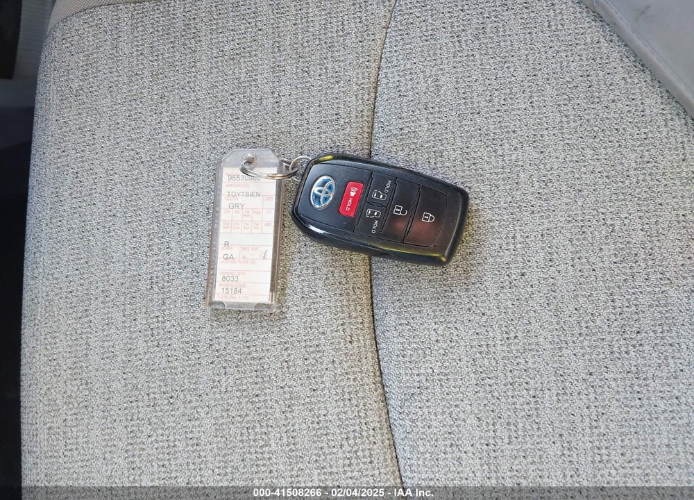 2021 TOYOTA SIENNA LE VIN: 5TDKRKEC7MS035649