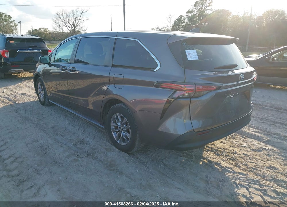 2021 TOYOTA SIENNA LE VIN: 5TDKRKEC7MS035649