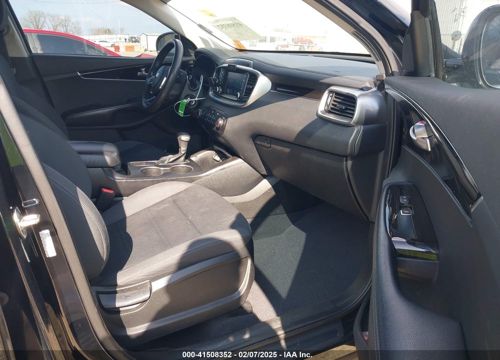 2019 KIA SORENTO VIN: 5XYPG4A37KG578216