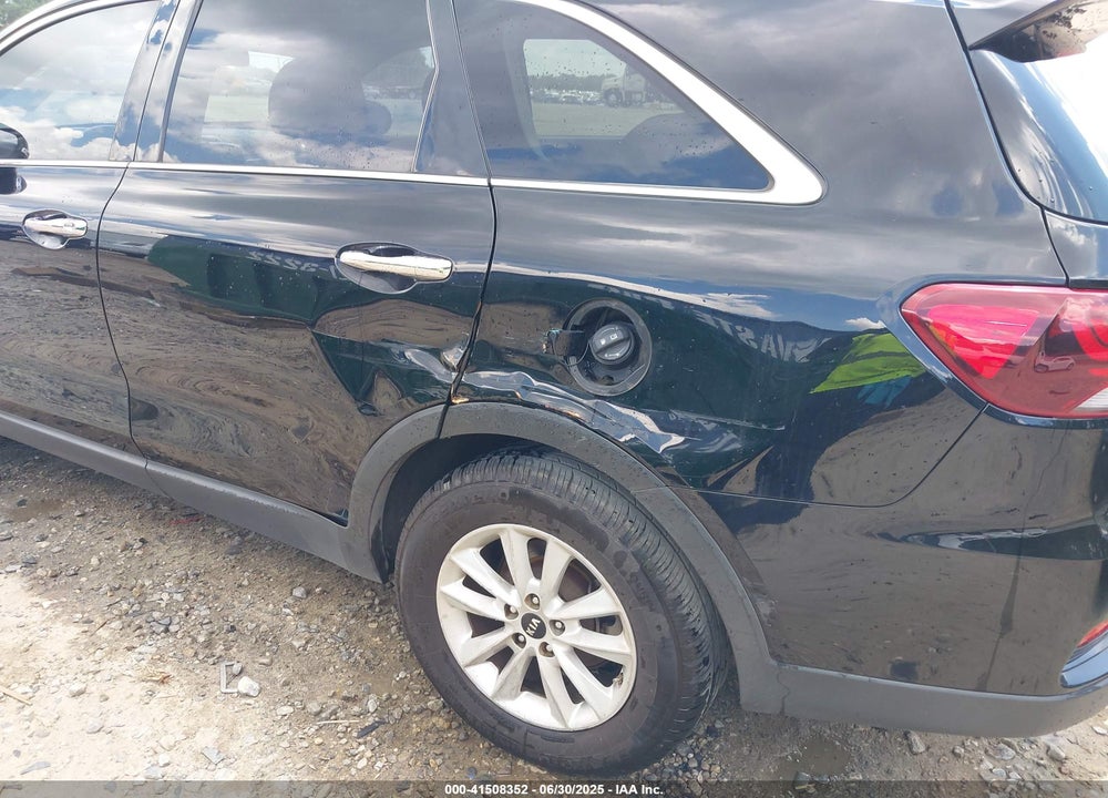 2019 KIA SORENTO VIN: 5XYPG4A37KG578216