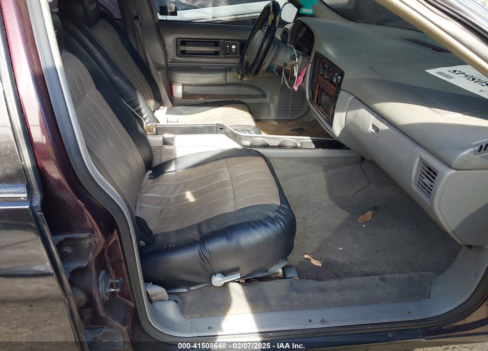 1995 CHEVROLET CAPRICE / IMPALA CLASSIC SS VIN: 1G1BL52P8SR164370