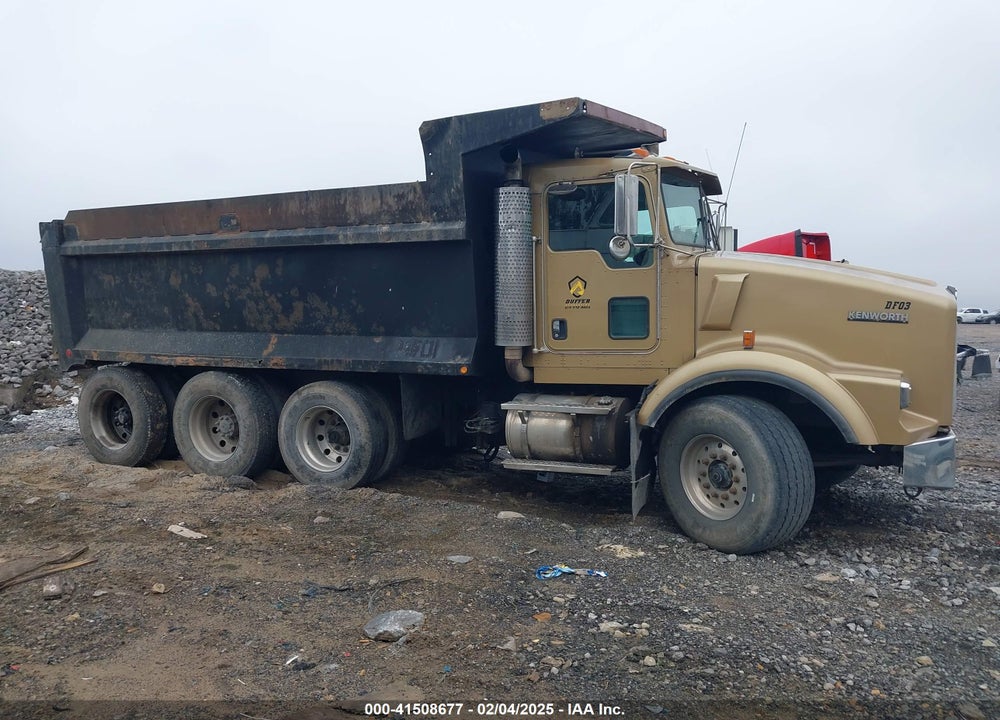 2005 KENWORTH CONSTRUCTION T800 VIN: 1NKDL40X45J073806