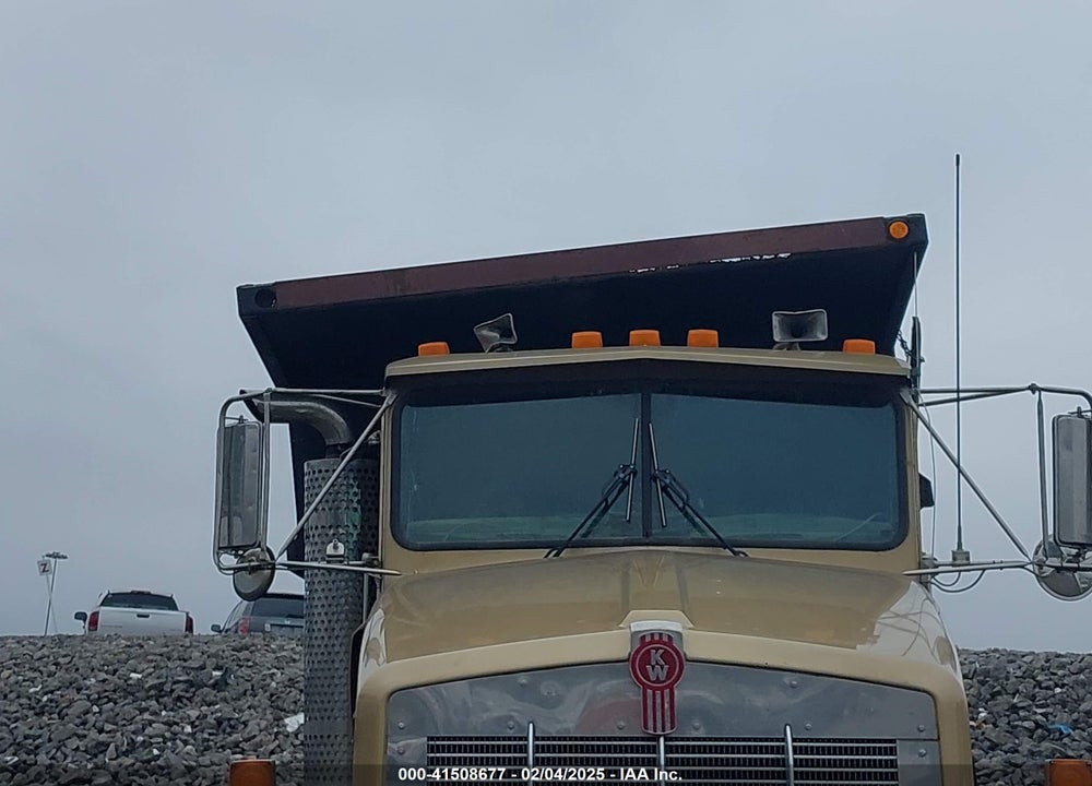 2005 KENWORTH CONSTRUCTION T800 VIN: 1NKDL40X45J073806
