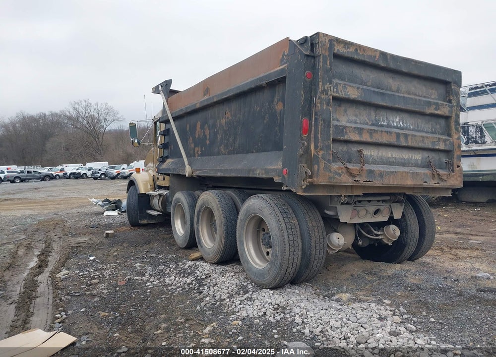 2005 KENWORTH CONSTRUCTION T800 VIN: 1NKDL40X45J073806