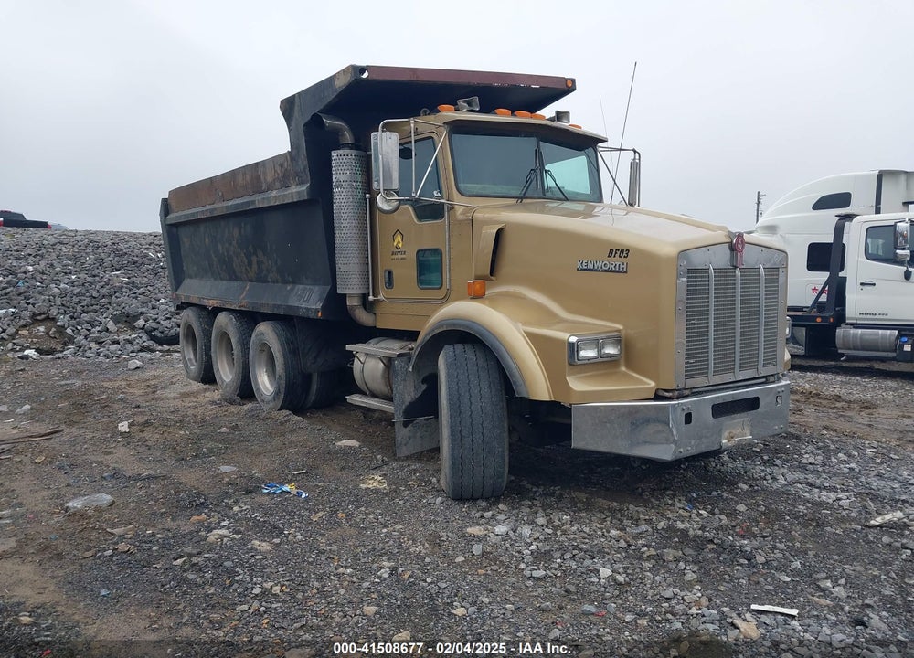 2005 KENWORTH CONSTRUCTION T800 VIN: 1NKDL40X45J073806