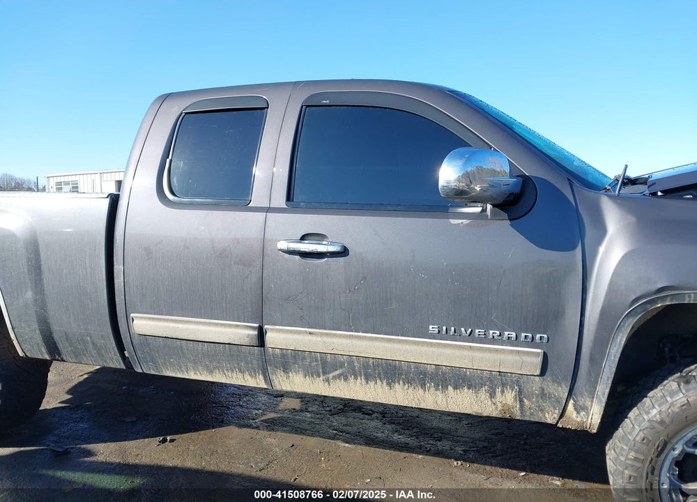 2011 CHEVROLET SILVERADO 1500 LT VIN: 1GCRKSE32BZ137598