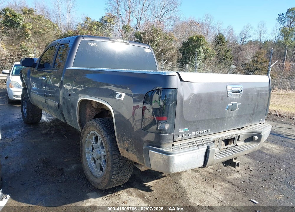 2011 CHEVROLET SILVERADO 1500 LT VIN: 1GCRKSE32BZ137598