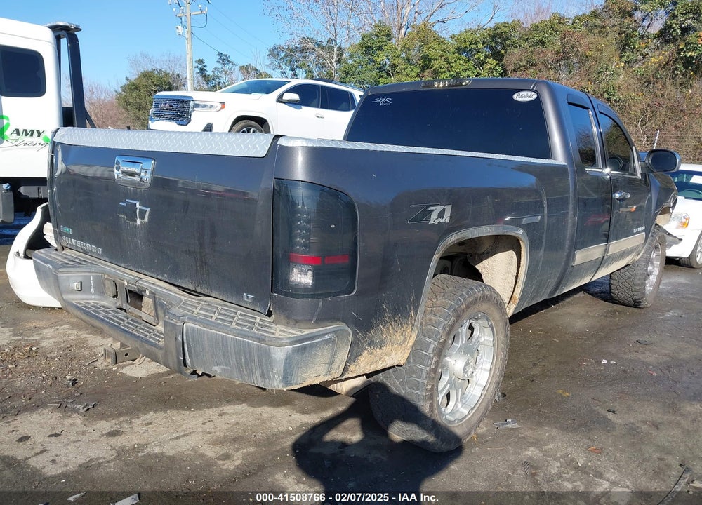 2011 CHEVROLET SILVERADO 1500 LT VIN: 1GCRKSE32BZ137598