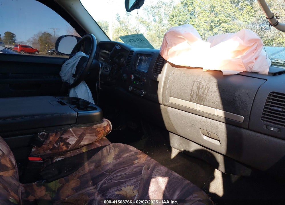 2011 CHEVROLET SILVERADO 1500 LT VIN: 1GCRKSE32BZ137598