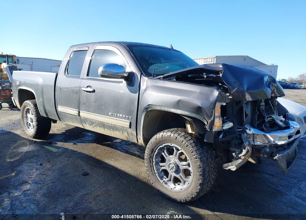 2011 CHEVROLET SILVERADO 1500 LT VIN: 1GCRKSE32BZ137598