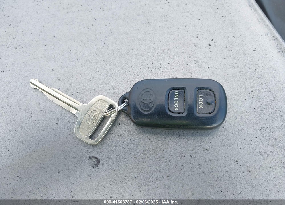 2003 TOYOTA COROLLA LE VIN: 1NXBR32E93Z138461