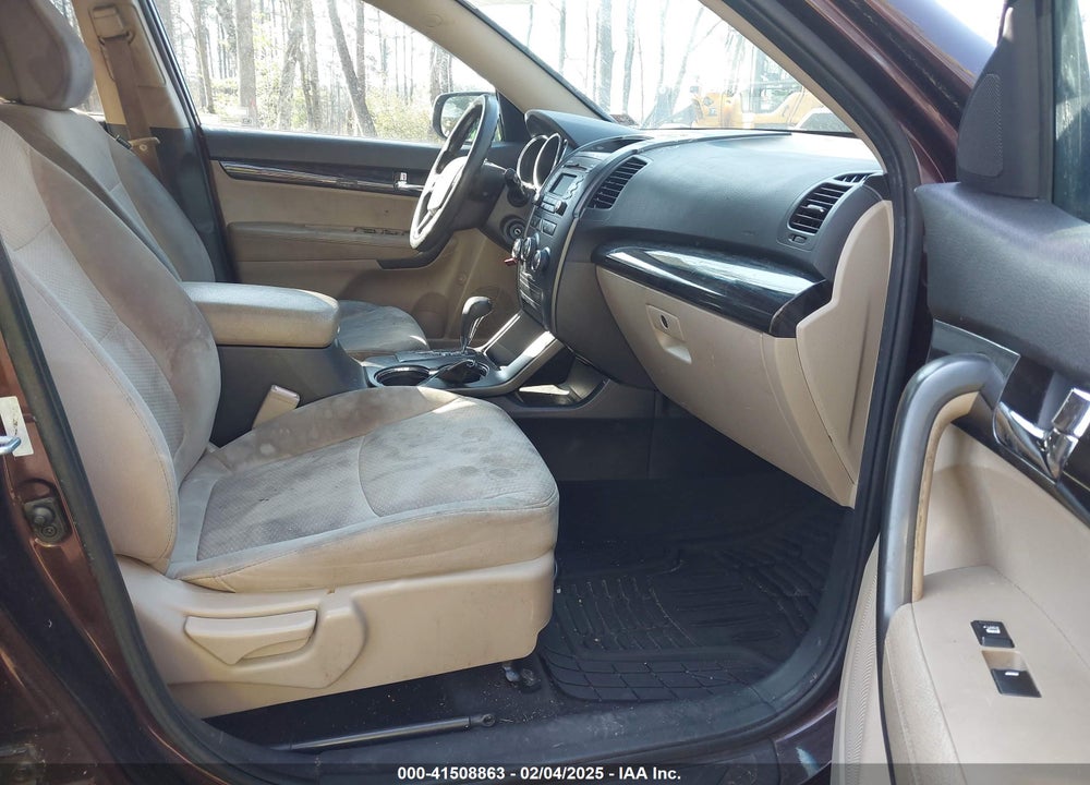2011 KIA SORENTO LX VIN: 5XYKT3A11BG182104