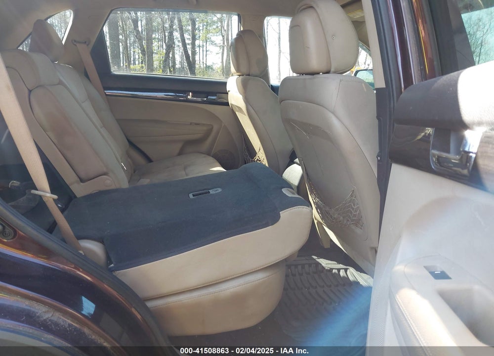 2011 KIA SORENTO LX VIN: 5XYKT3A11BG182104