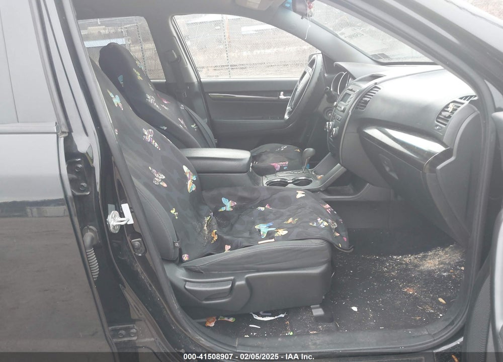 2013 KIA SORENTO LX V6 VIN: 5XYKTDA24DG319148