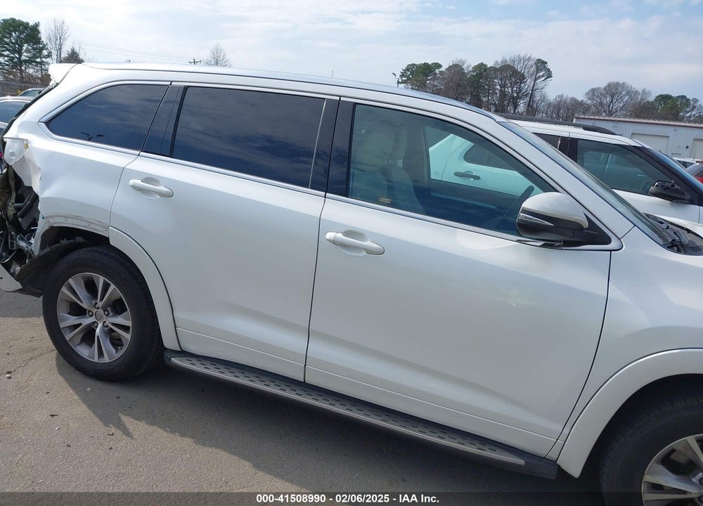 2015 TOYOTA HIGHLANDER XLE V6 VIN: 5TDKKRFH6FS096842