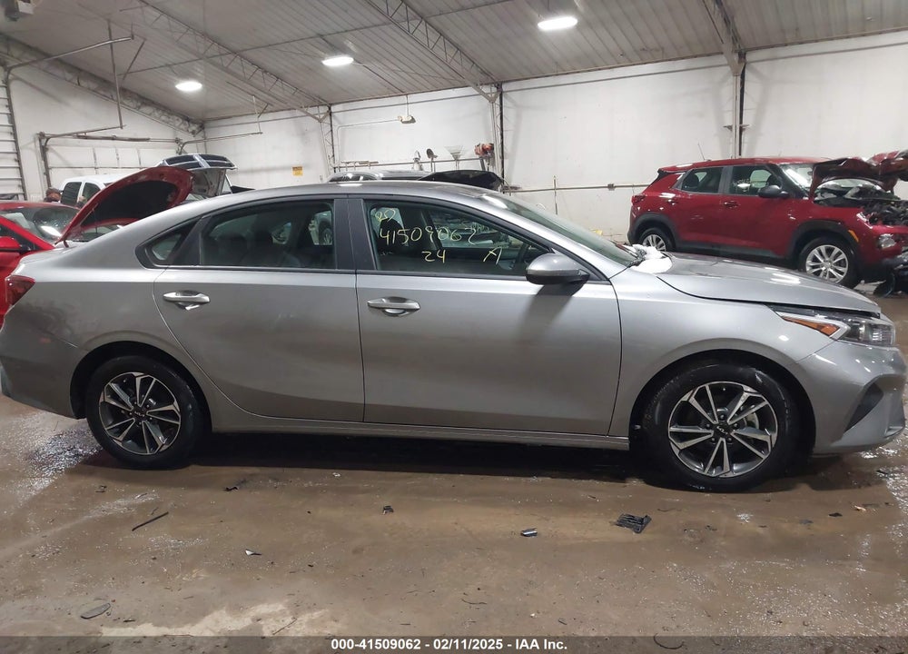 2024 KIA FORTE LXS VIN: 3KPF24AD6RE744008