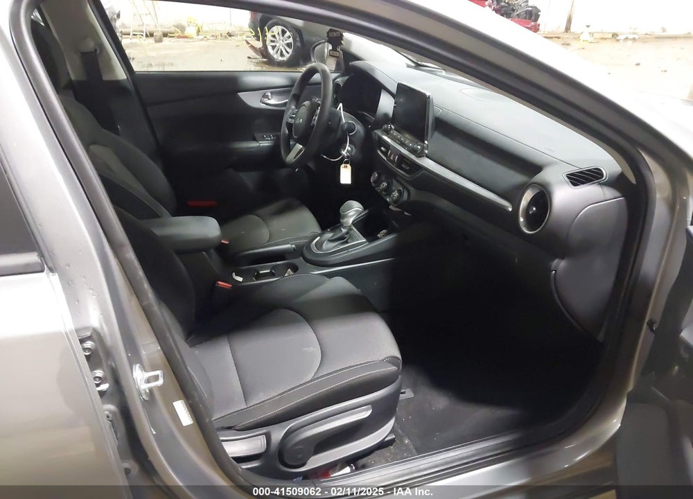 2024 KIA FORTE LXS VIN: 3KPF24AD6RE744008