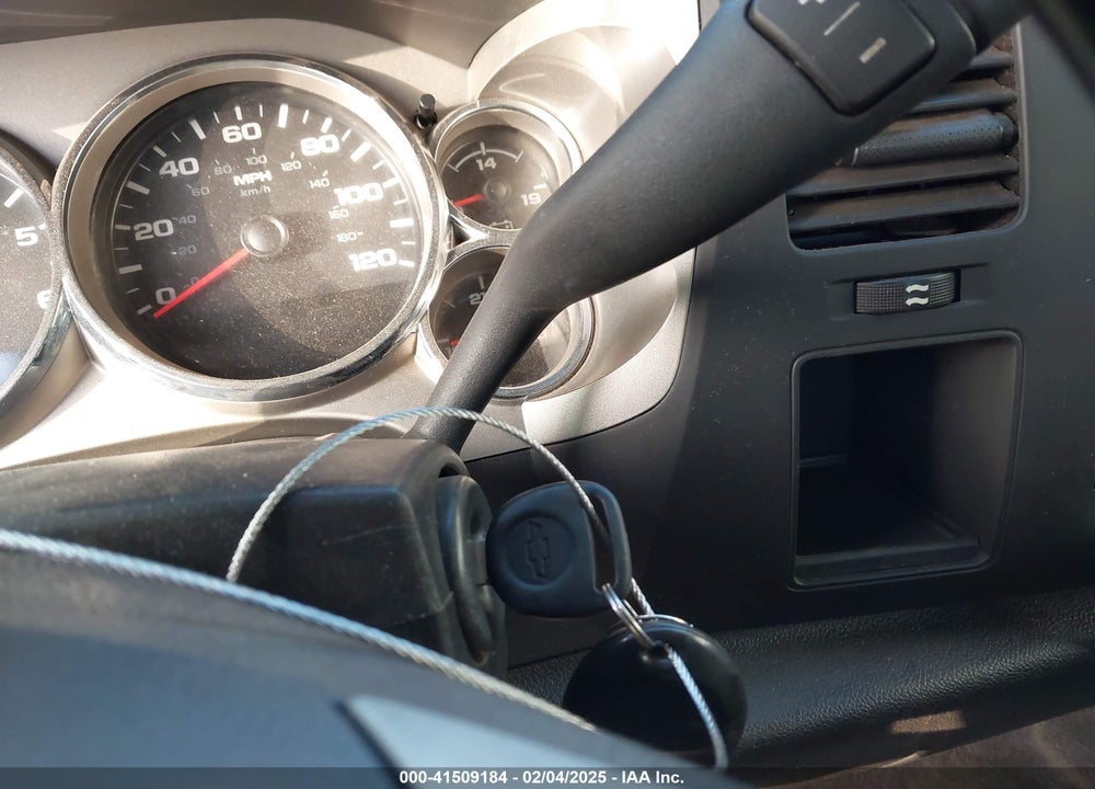2013 CHEVROLET SILVERADO 1500 VIN: 1GCRCSE09DZ338310