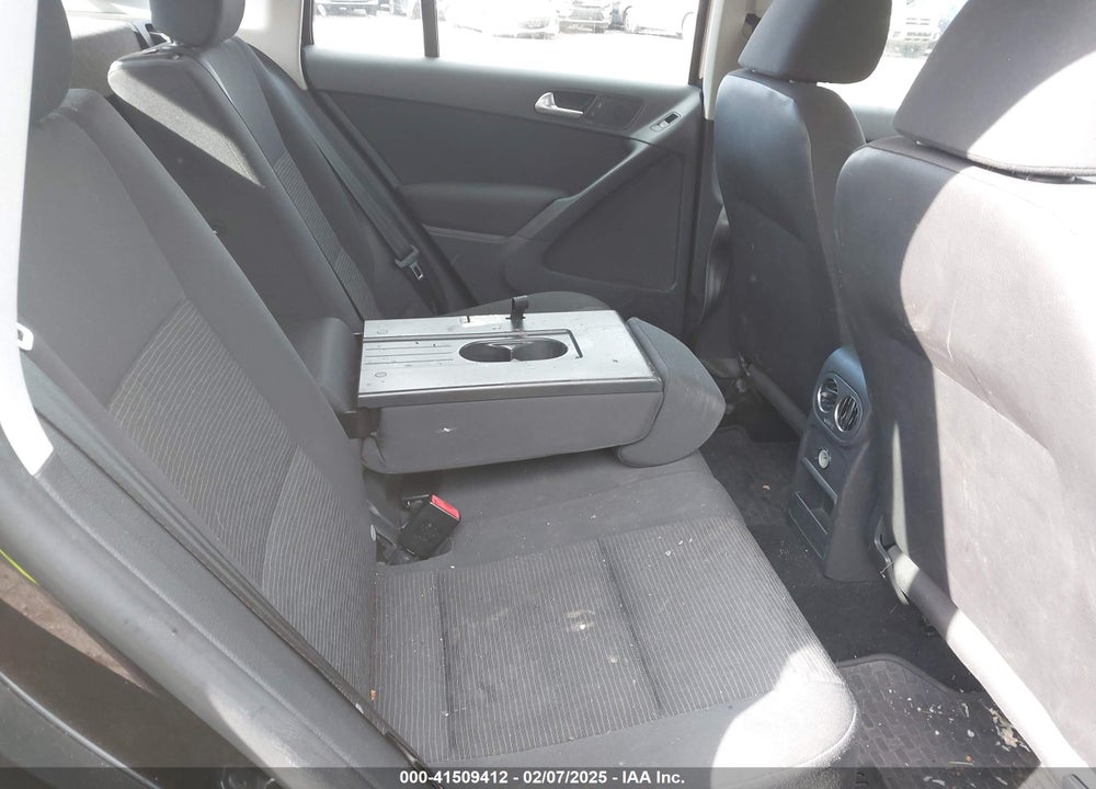 2014 VOLKSWAGEN TIGUAN VIN: WVGBV3AX7EW548424