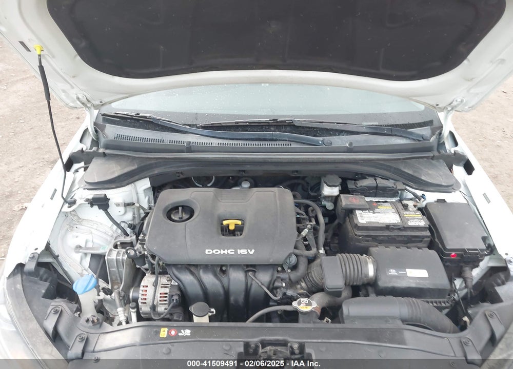 2017 HYUNDAI ELANTRA VIN: 5NPD84LF1HH160596