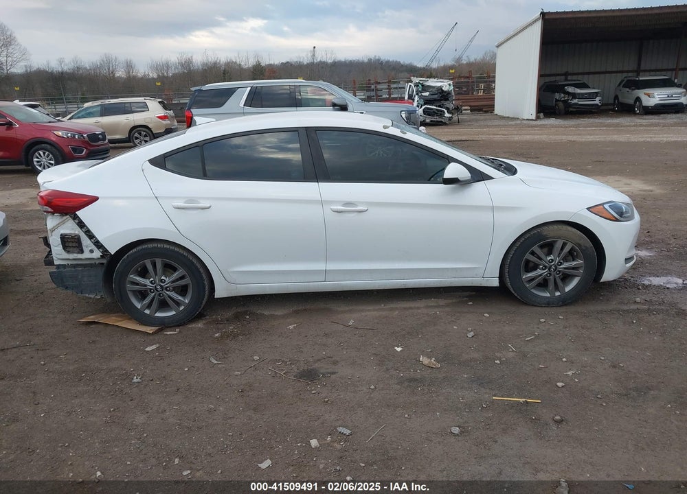 2017 HYUNDAI ELANTRA VIN: 5NPD84LF1HH160596