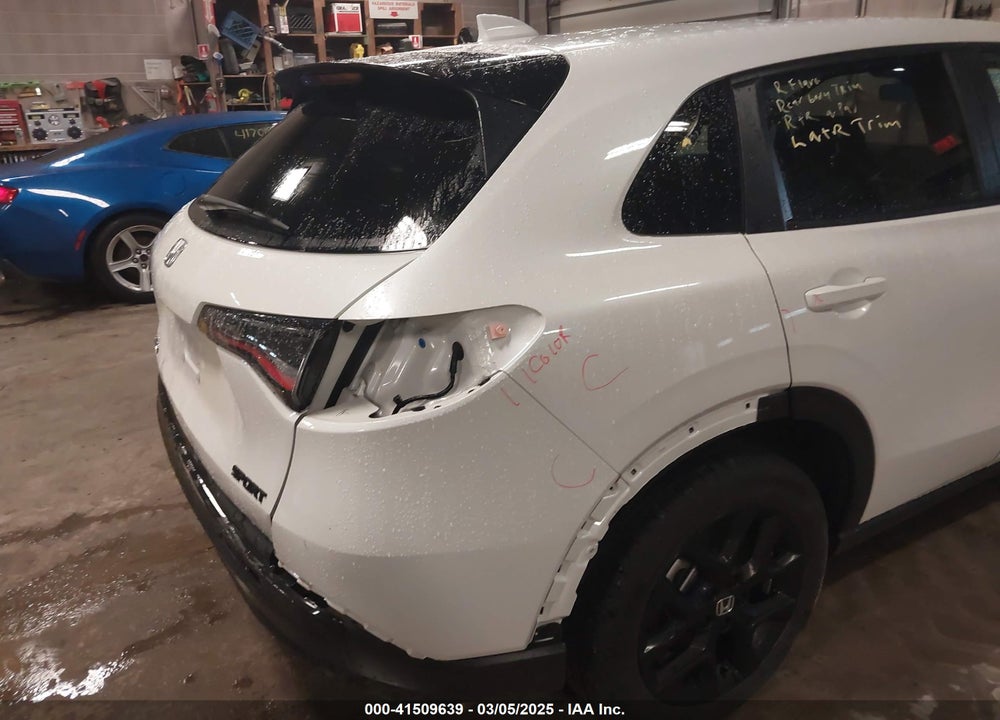 2024 HONDA HR-V AWD SPORT/AWD SPORT W/O BSI VIN: 3CZRZ2H58RM769424