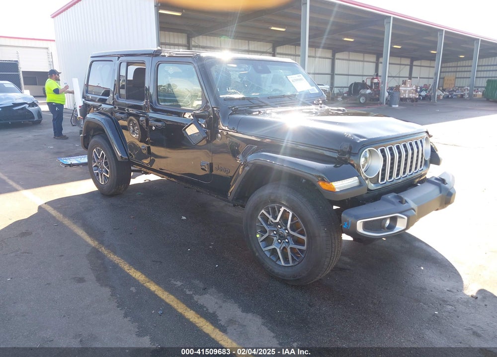 2025 JEEP WRANGLER 4-DOOR SAHARA 4X4 VIN: 1C4PJXEN1SW526548