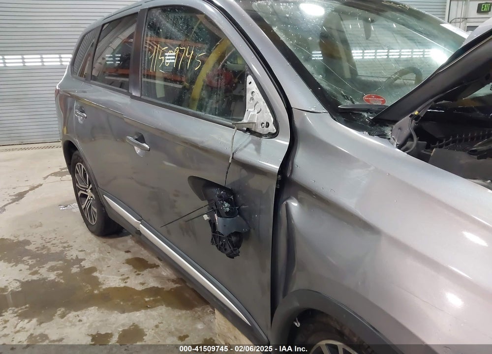2018 MITSUBISHI OUTLANDER ES VIN: JA4AD2A30JJ003838
