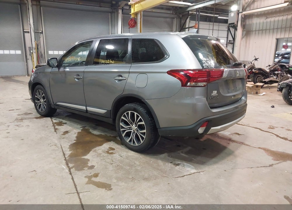 2018 MITSUBISHI OUTLANDER ES VIN: JA4AD2A30JJ003838
