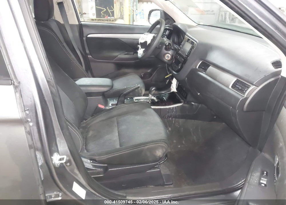 2018 MITSUBISHI OUTLANDER ES VIN: JA4AD2A30JJ003838