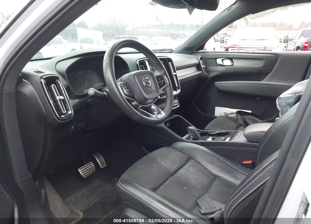 2019 VOLVO XC40 VIN: YV4162UM6K2123298