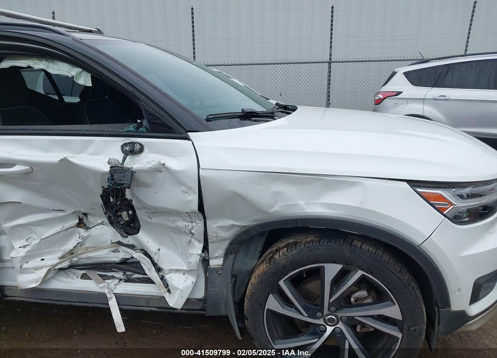 2019 VOLVO XC40 VIN: YV4162UM6K2123298