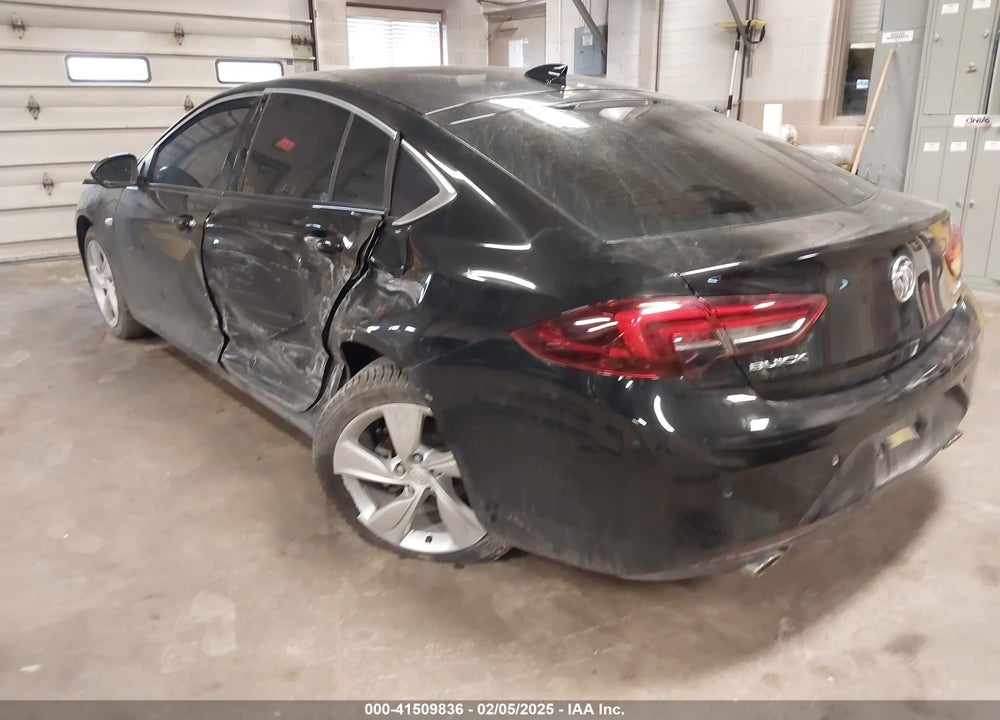 2018 BUICK REGAL VIN: W04GL6SX4J1056063
